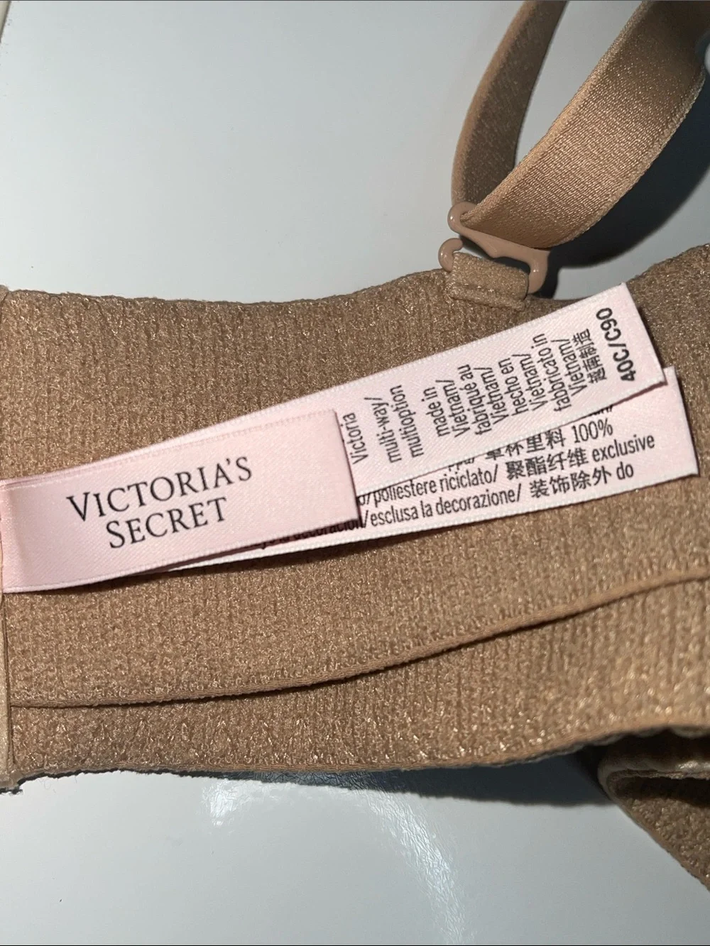 Victoria’s Secret body by Victoria Nude Smooth convertible bra 40C
